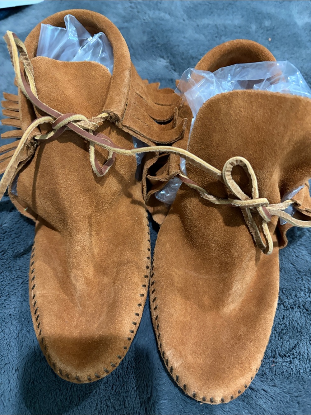 Minnetonka Chestnut Suede Fringe Moccasin Flats